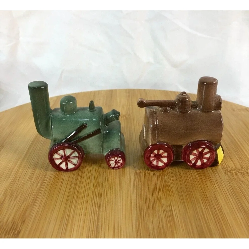 Vintage Train Engine Locomotive Salt and‎ Pepper Shakers Japan